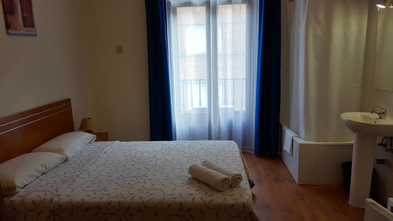 Hostal Machín Madrid Exteriér fotografie